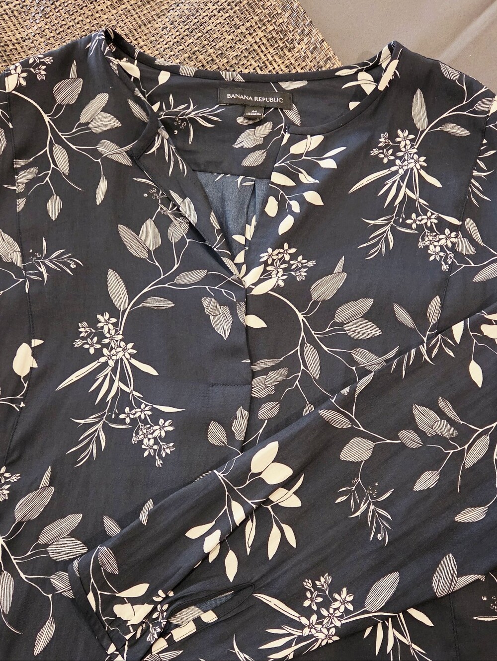 Banana Republic Floral Pleated Blouse Navy Cream M